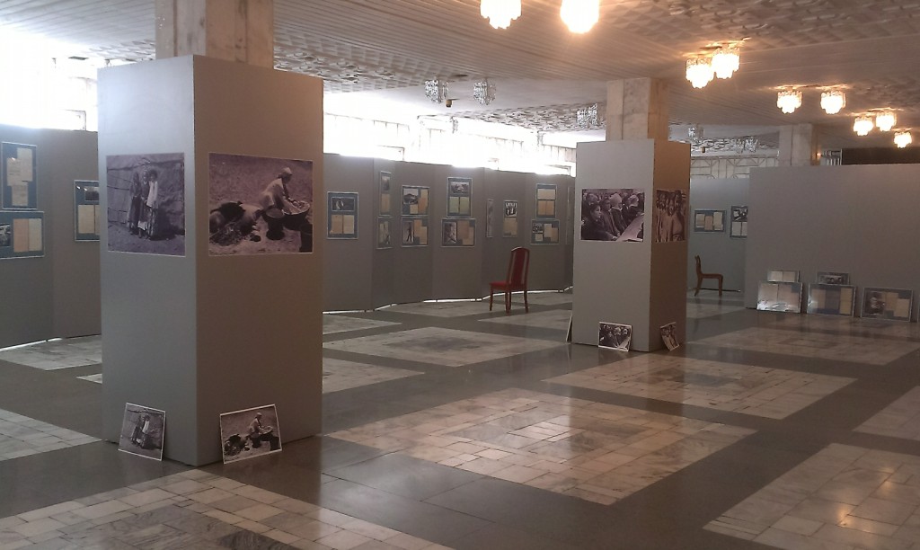 Монтаж экспозиции выставки «Россия и Киргизия 1916–2016: вехи совместной истории».